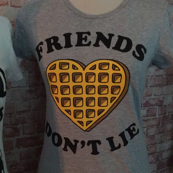 LOT OF 2 Stranger Things Tees - Picture 3 of 4